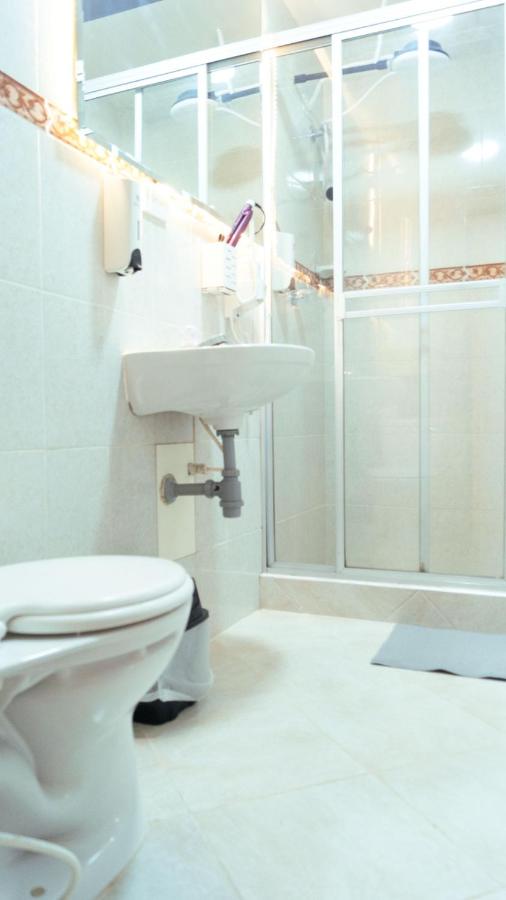 Cómodo apartamento a 5 minutos Esc General Santander - B&B Bogotá