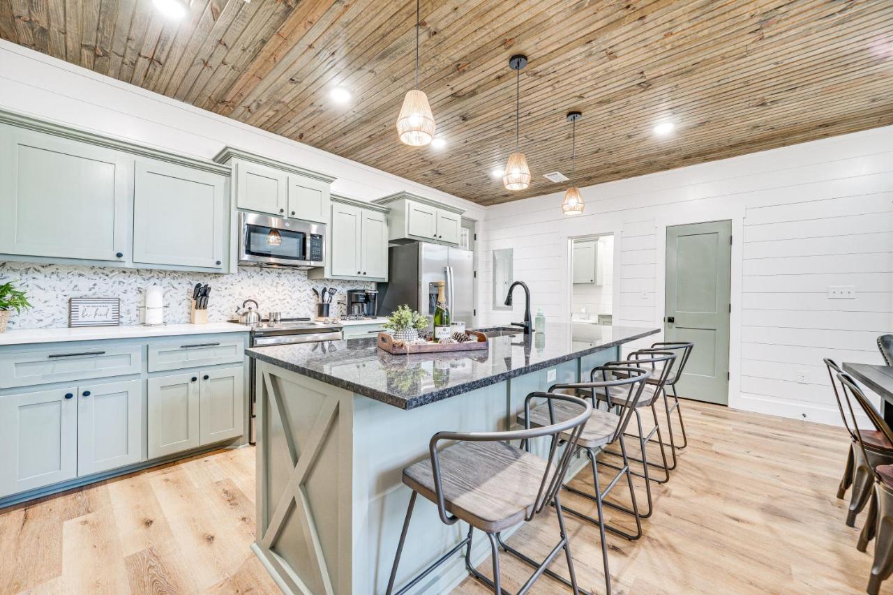 Broken Bow Cabin with Hot Tub and Covered Deck! - Chambres d’hôtes Broken Bow