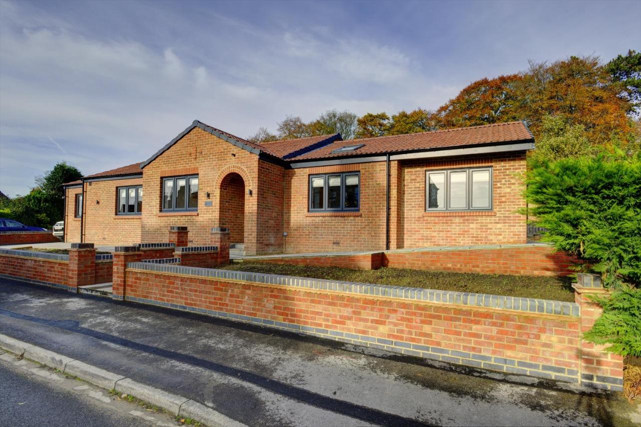 Kist Accommodates presents - Hygge House, Parking, EV Point - B&B Ripon