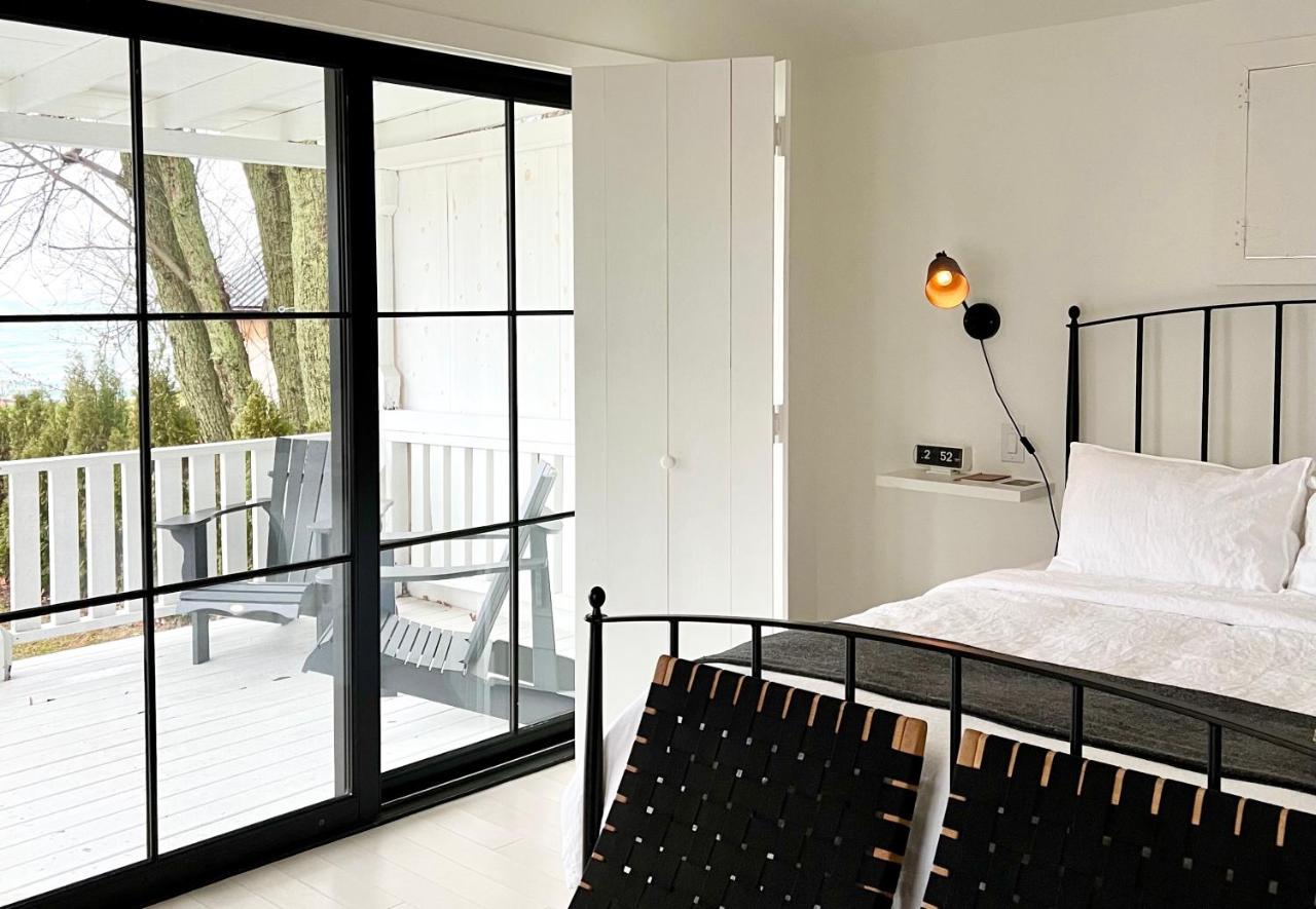 Zimmer mit Queensize-Bett und Balkon