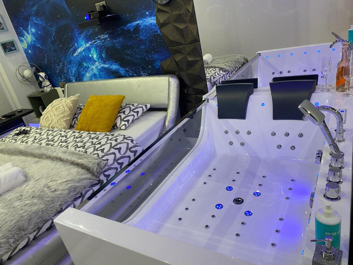 Studio with Spa Bath