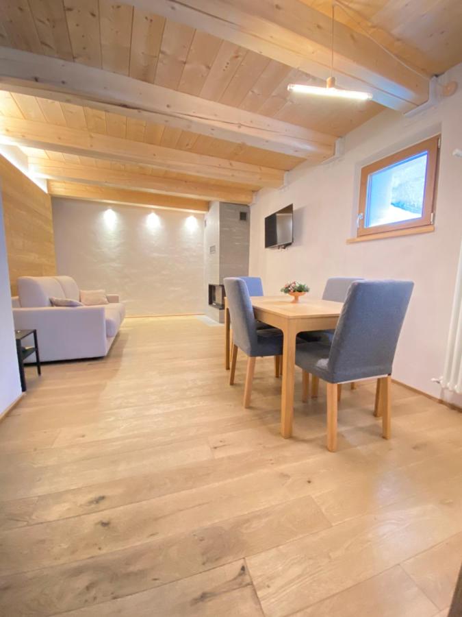 Boutique Alpine One-Bedroom by SupaStays - Via Lyssandrin 8 - B&B Courmayeur