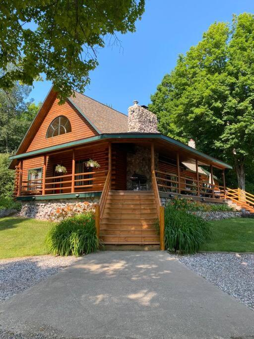 Rustic U.P. Retreat in Marquette - Chambres d’hôtes