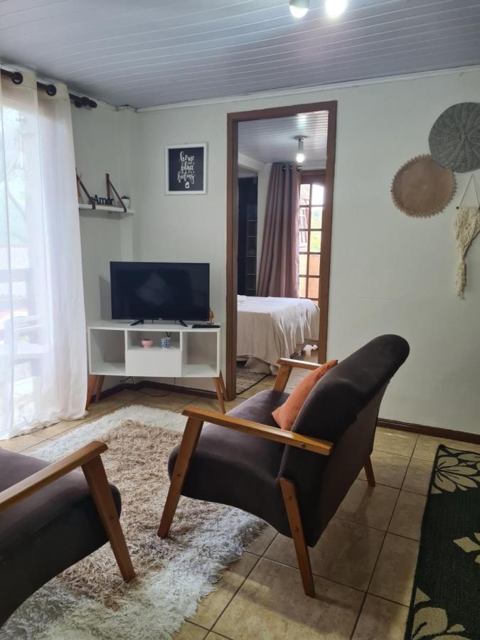 Hospedagem Doce Lar Casa Violeta - B&B