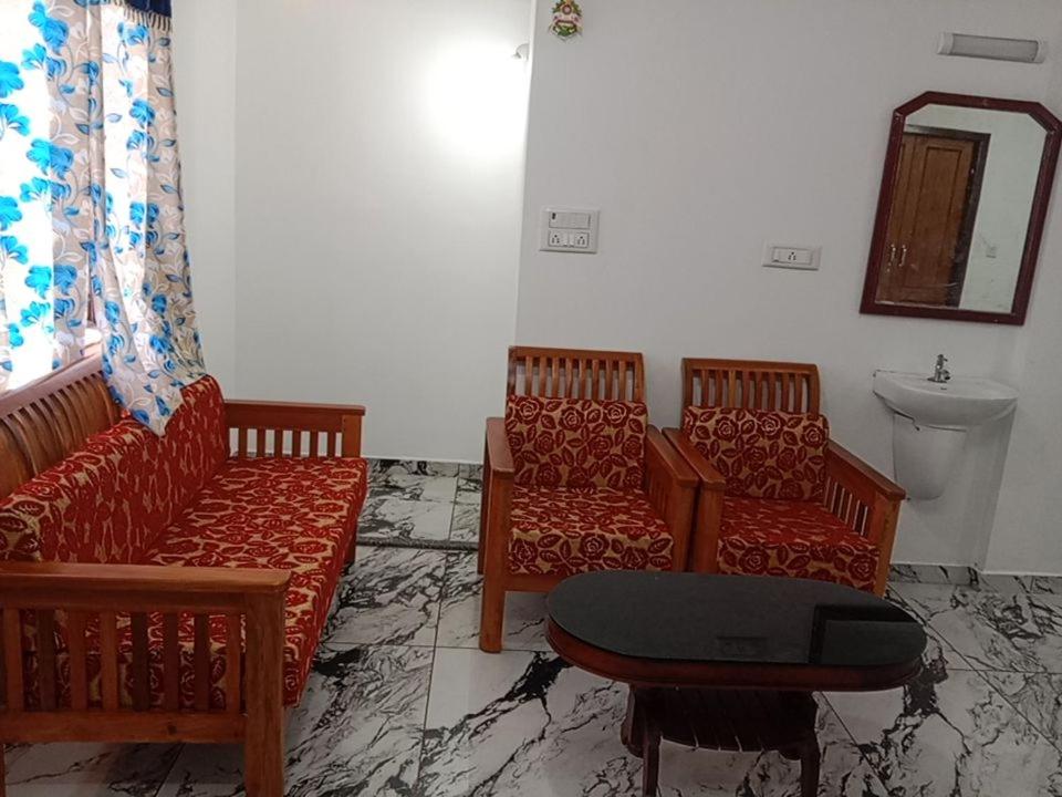 B&B Suryanelli - Sri Lakshmi Homestay - Bed and Breakfast Suryanelli