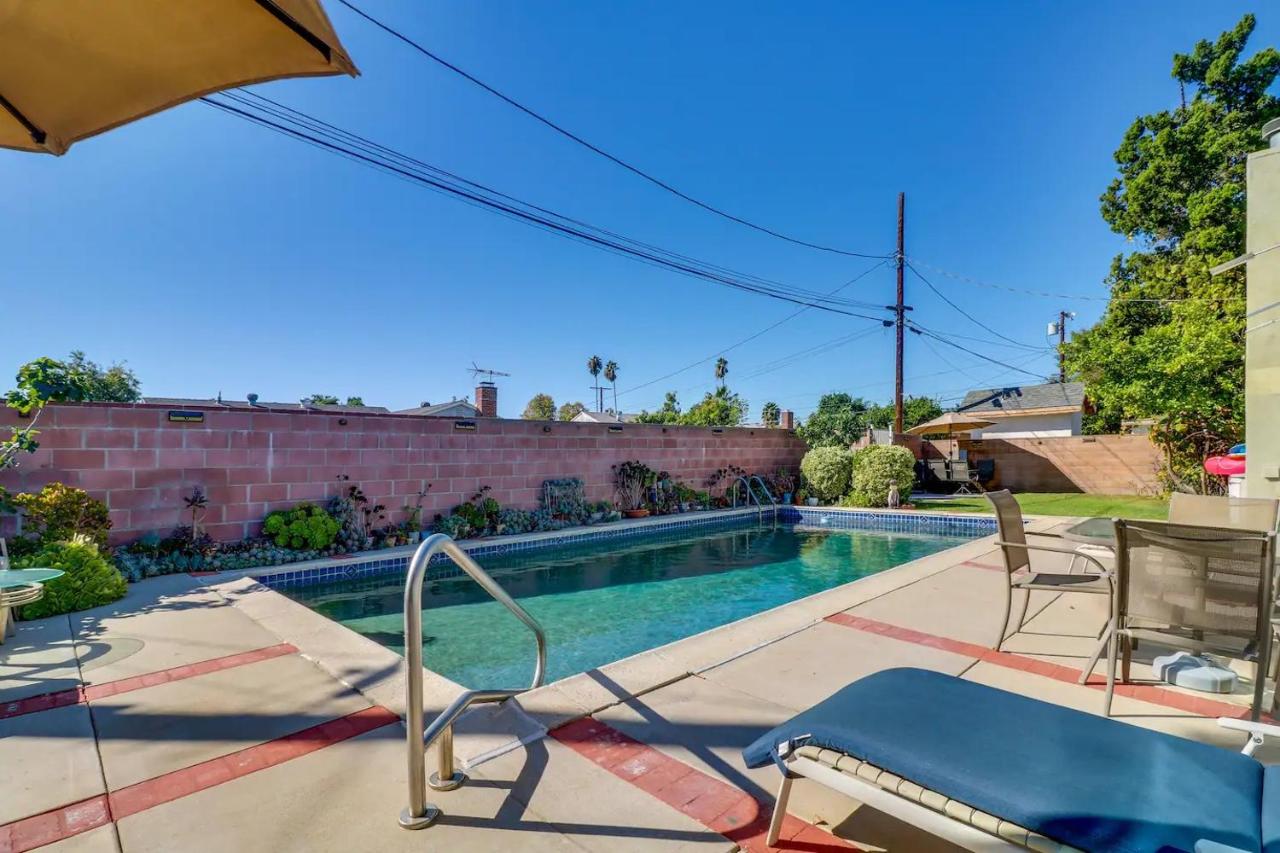 B&B North Hills - Luxury Oasis Home w/Pool Near CSUN-6 Guests - Bed and Breakfast North Hills