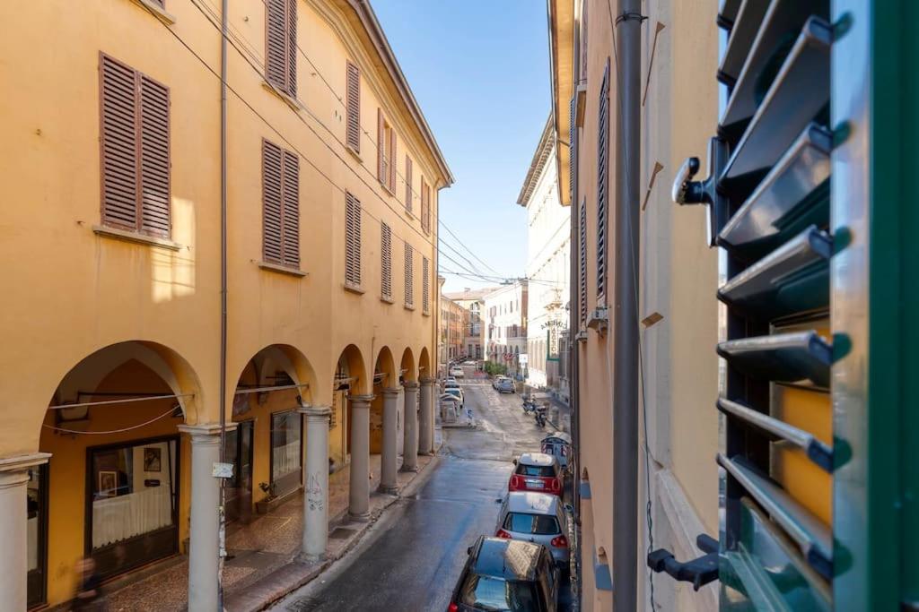 Fine Arts Apartment - TV 40' HD Netflix Prime Dazn - B&B Bologna