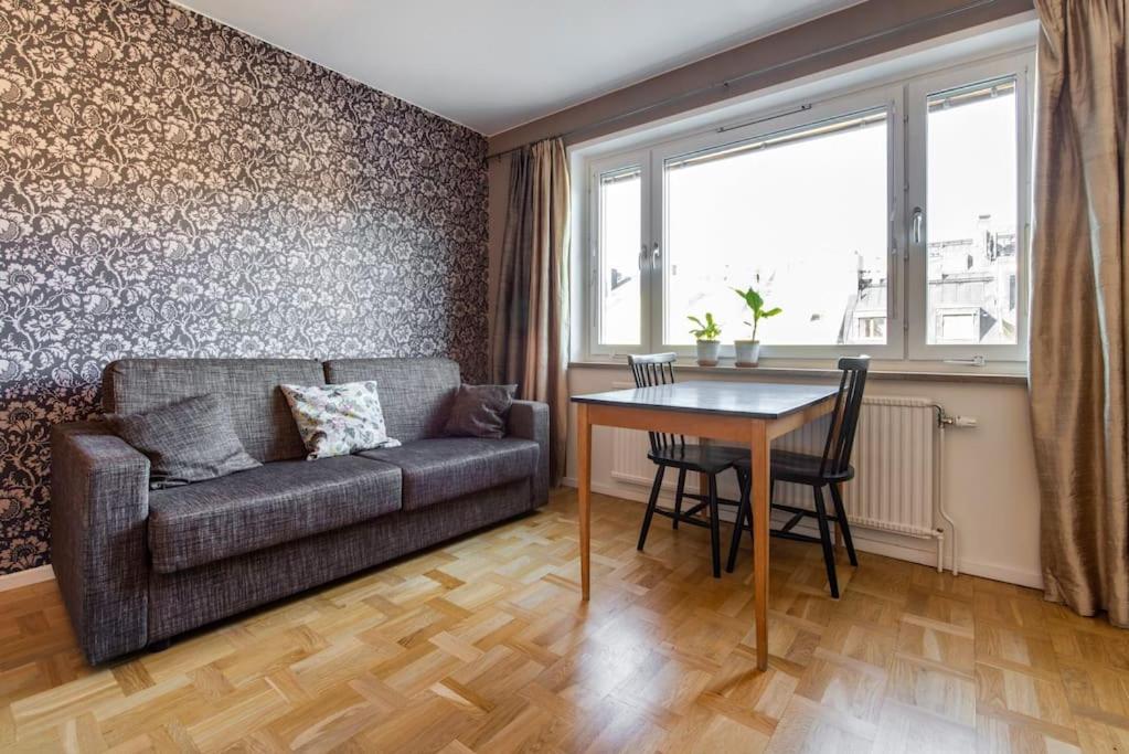 B&B Stockholm - Central 4-bed studio, private part of a larger apartment - Bed and Breakfast Stockholm