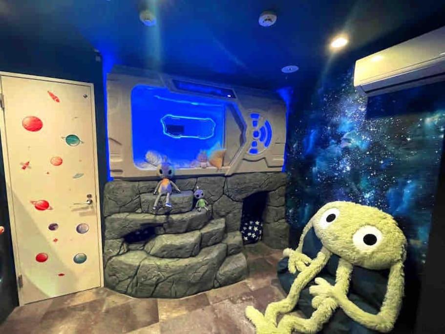 Holy Planet - B&B