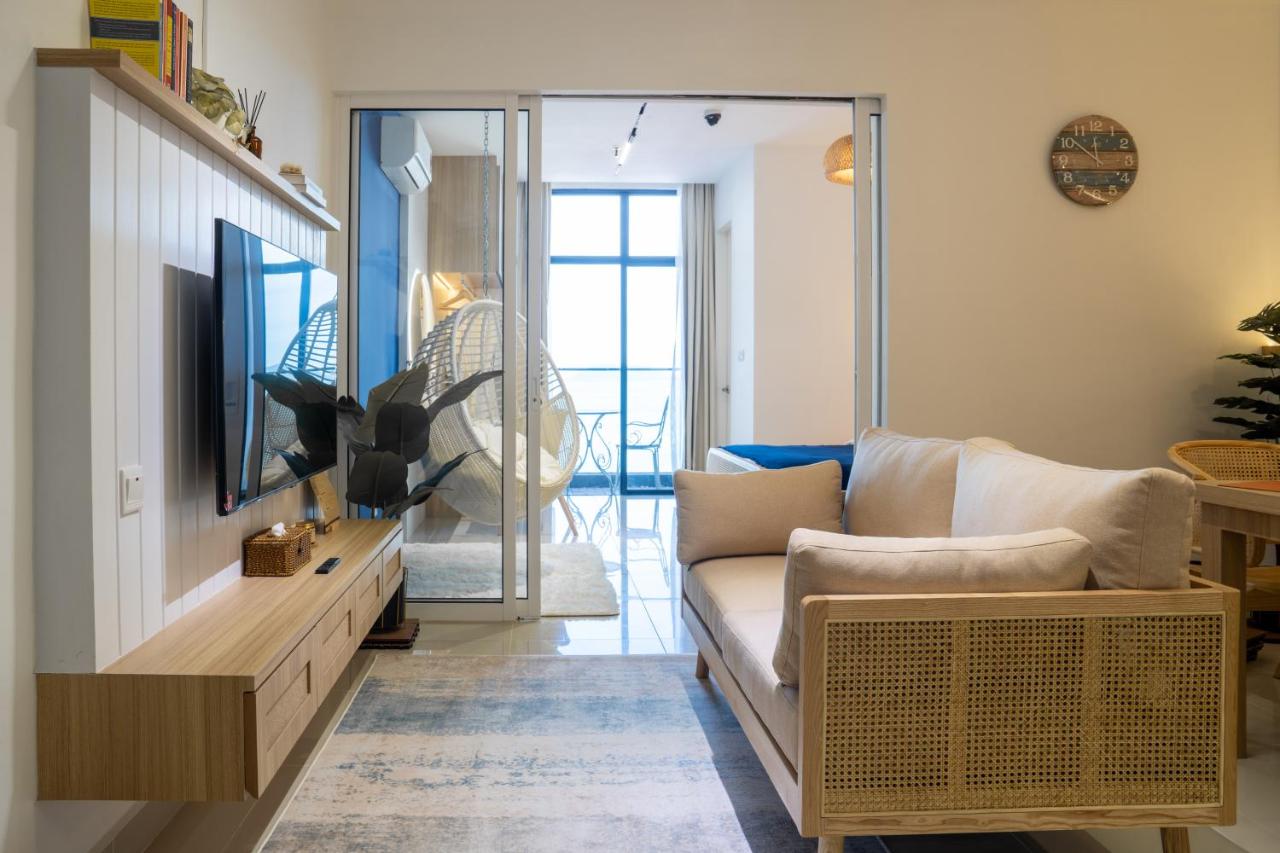 The Nest at The Shore KK CBD Seaview with Balcony - Ferienwohnung Kota Kinabalu
