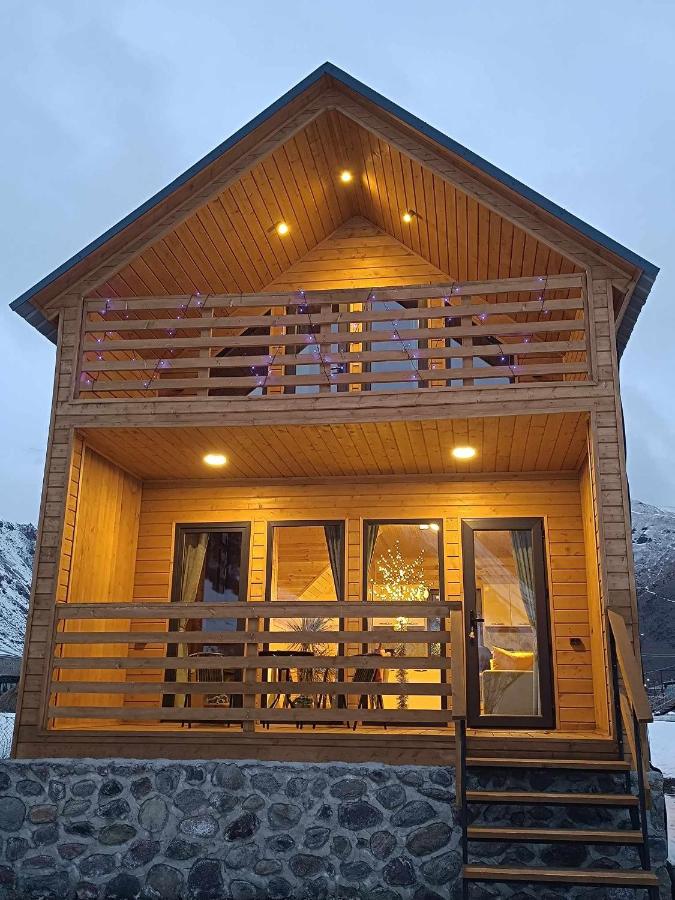 M&M House Kazbegi - Bed and Breakfast St’epants’minda