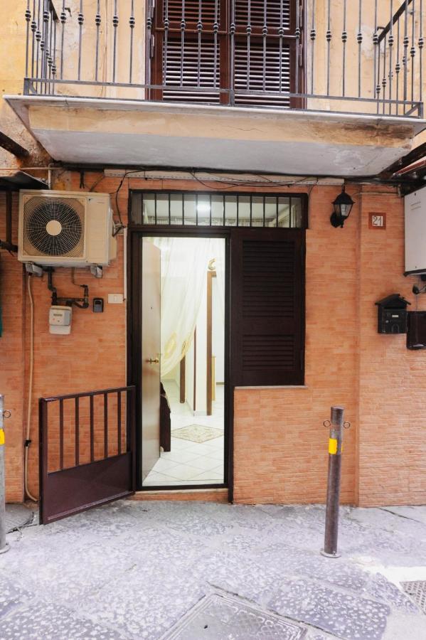 La casa di Nancy next Plebiscito - B&B Napoli
