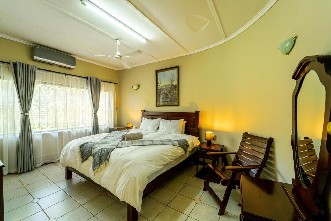 B&B Chutes Victoria - Room in Villa - Zambezi Family Lodge - Lion Room - Bed and Breakfast Chutes Victoria