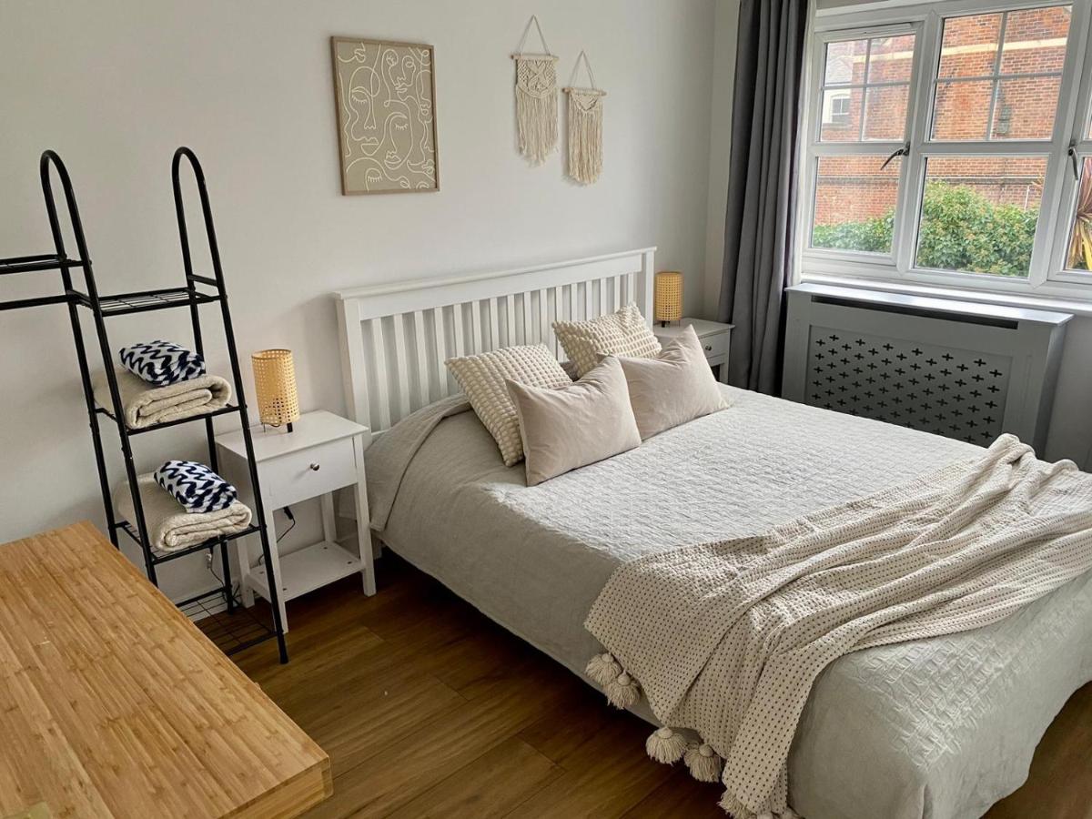 3 Bedroom House 2 stops from London Bridge - B&B