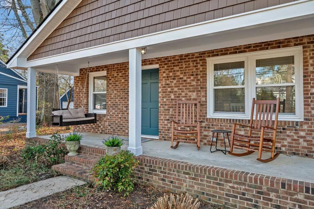 Downtown Gem, 2 Kings, 1 Queen, Newly Renovated - B&B