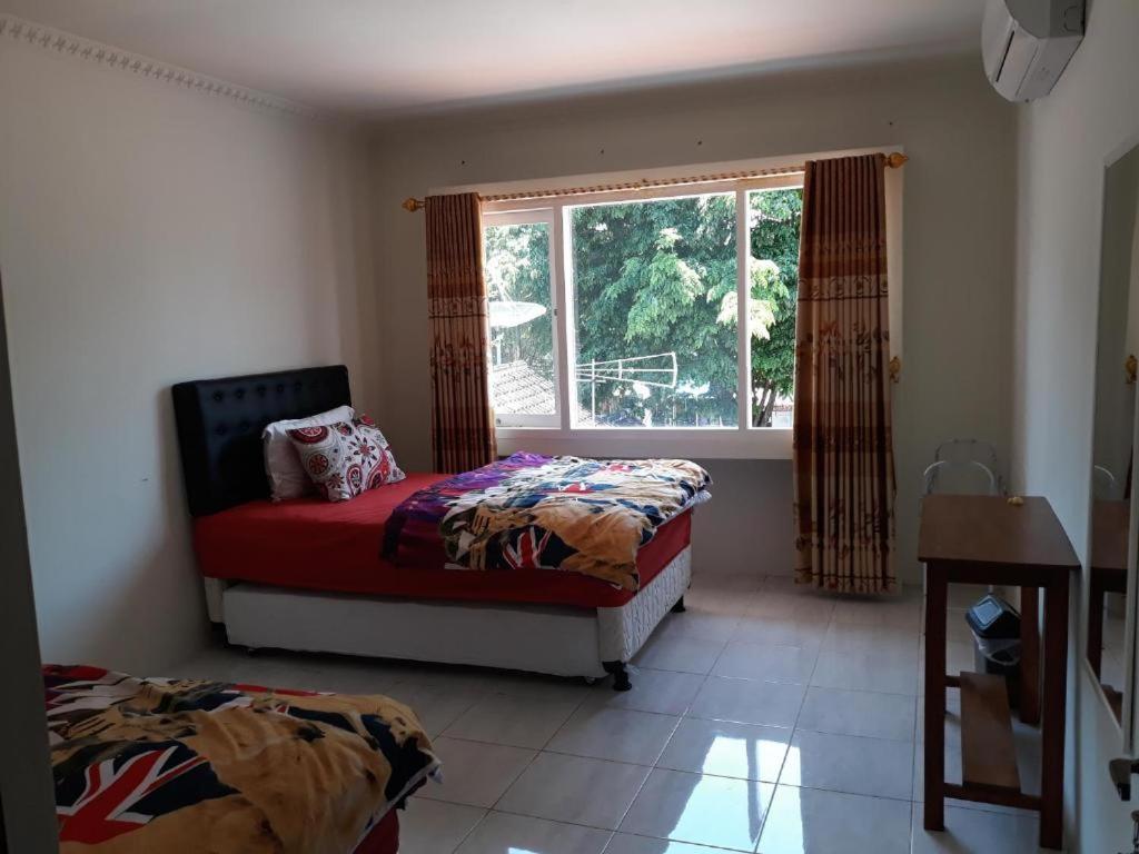 Camera Tripla Standard