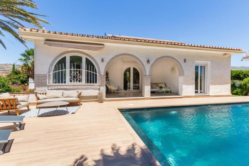Villa con Piscina y vistas al mar - B&B Rincón de la Victoria