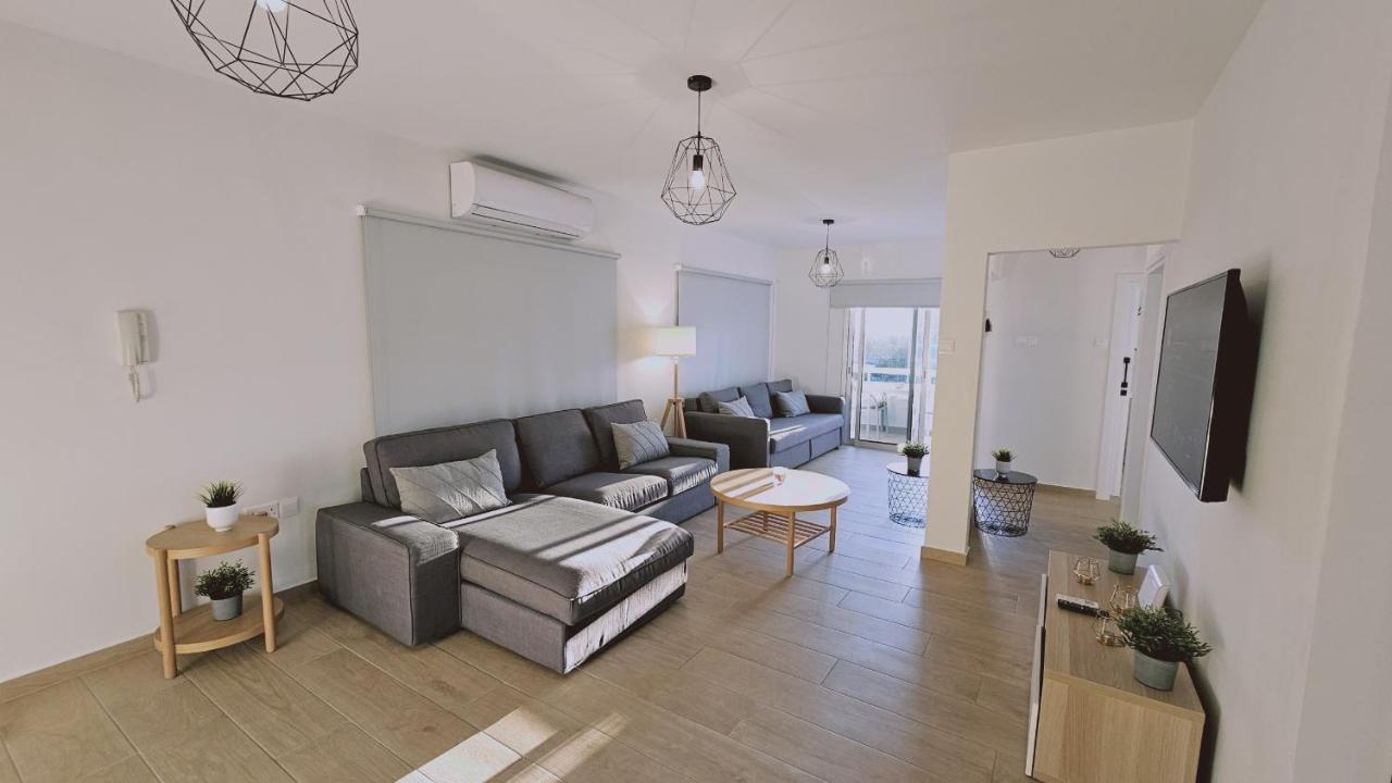 STAY Sky Apartment - Ferienwohnung Limassol