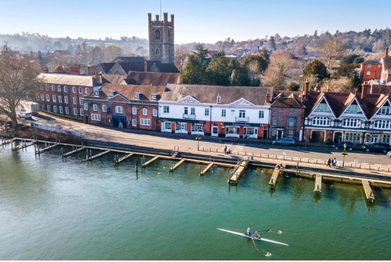 B&B Henley on Thames - Stunning Thameside Apartment - Bed and Breakfast Henley on Thames