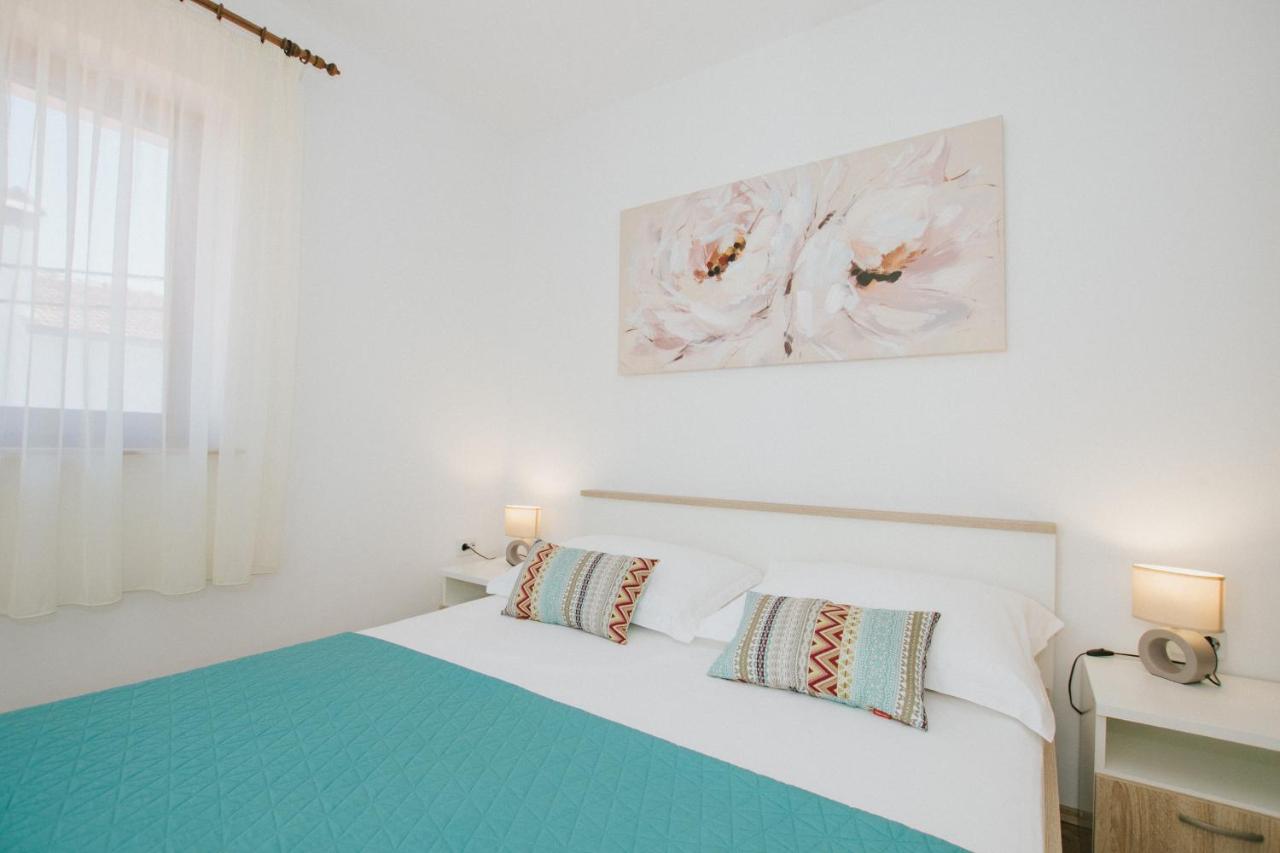 One-Bedroom Apartment with Balcony