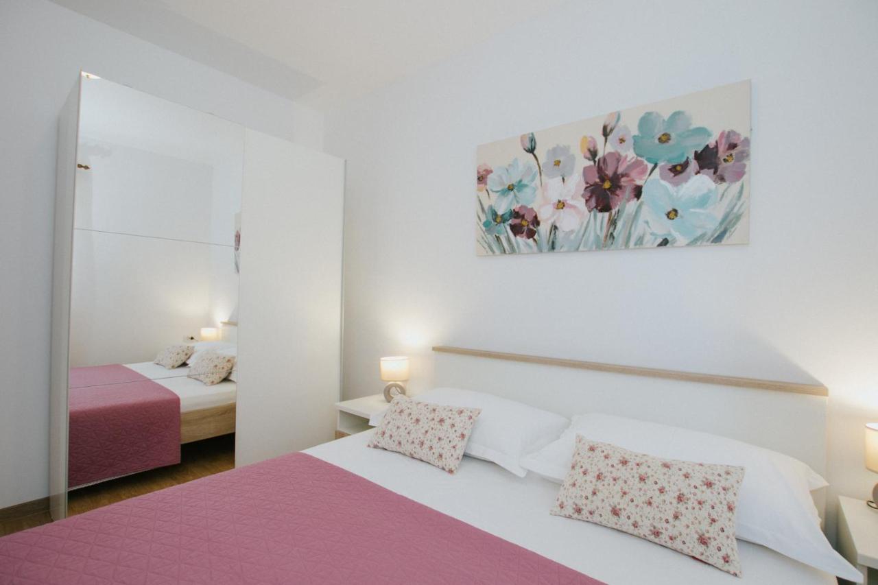 One-Bedroom Apartment with Balcony