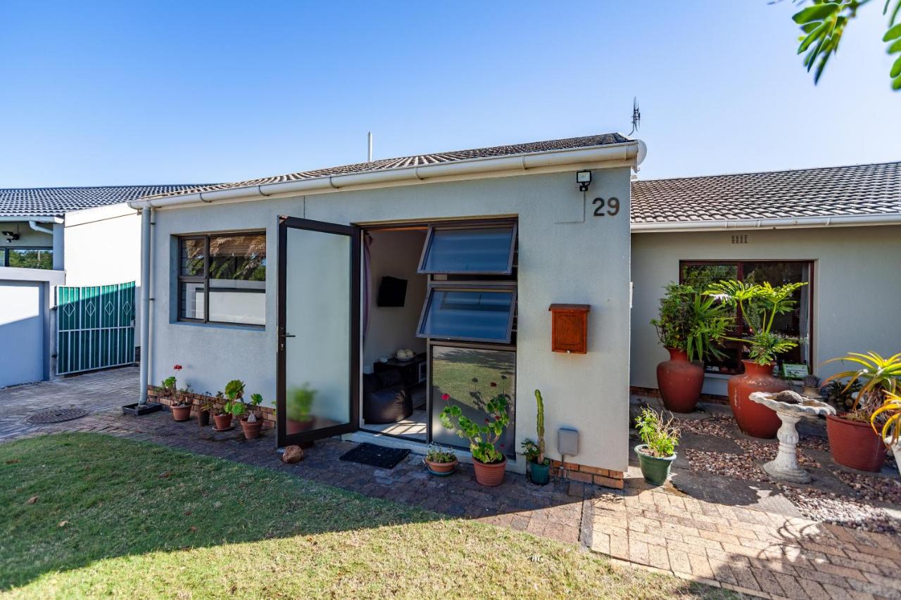 Modern Cozy Apartment Near Beach- 1 Bedroom - B&B
