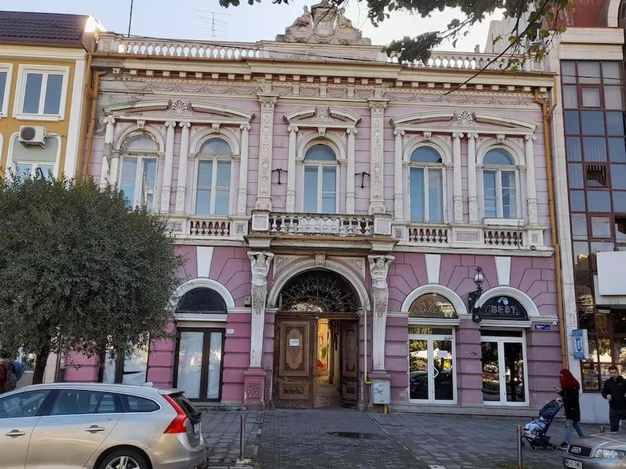 Emese Central Vintage Apartment - B&B