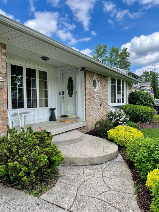 Gorgeous Williamsville Home in Central Location - Ferienwohnung Buffalo