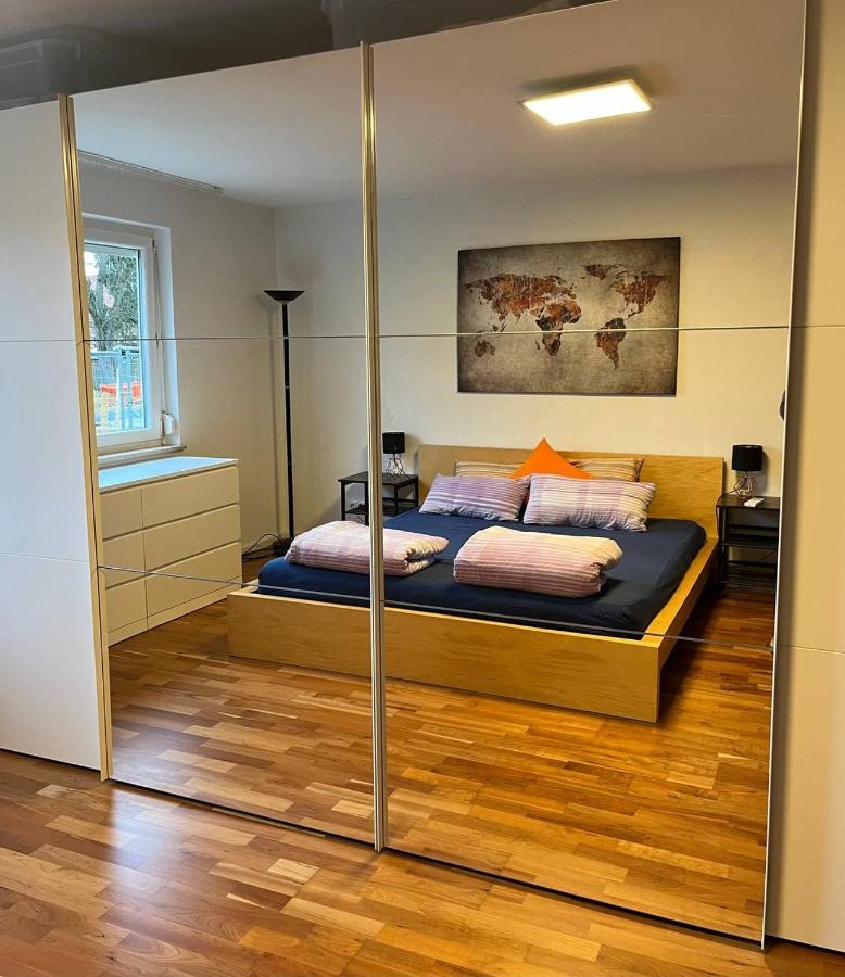 B&B Reutlingen - Gemütliche 3 Zimmer Wohnung mit großzügiger Terrasse im Grünen - Bed and Breakfast Reutlingen