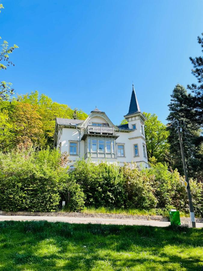 B&B Freital - Ferienwohnung Villa Grützner - Bed and Breakfast Freital