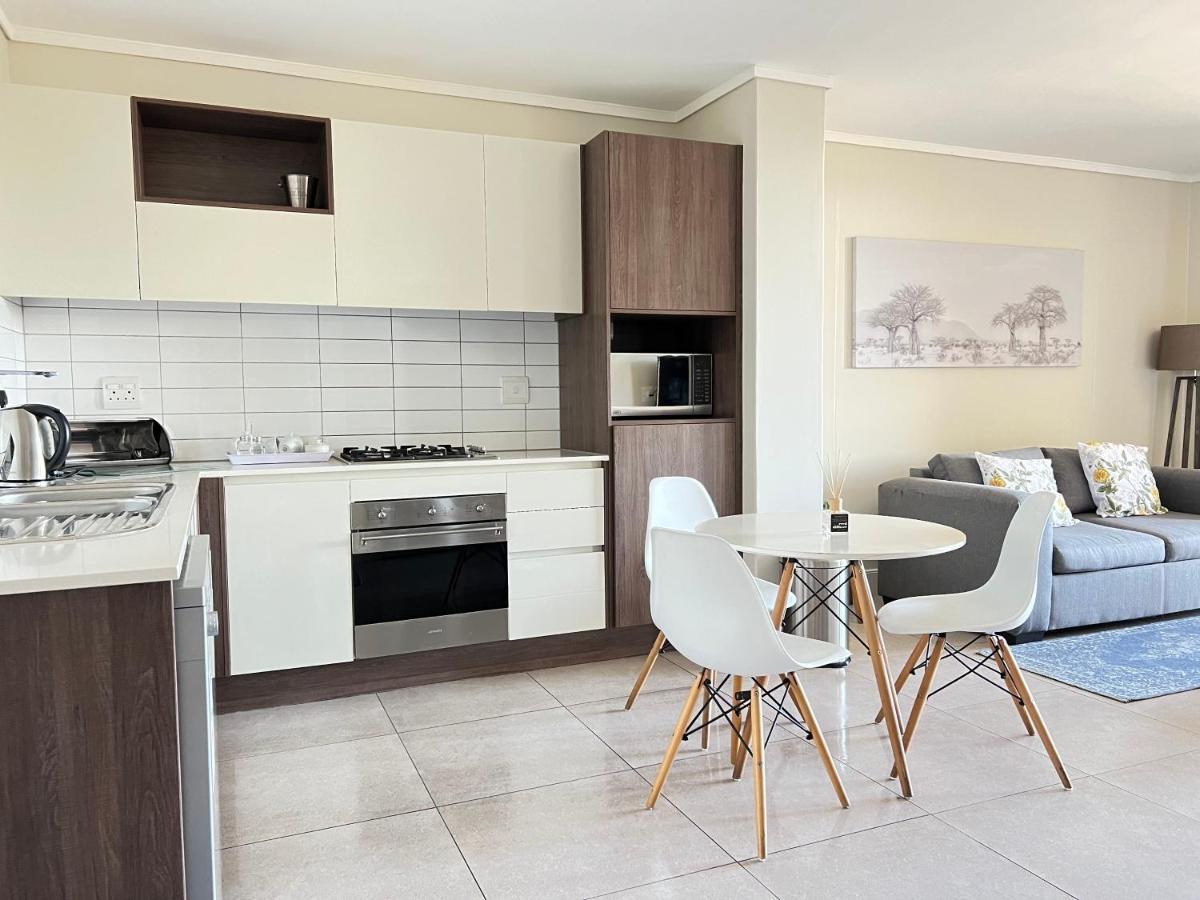 B&B Cape Town - Modern WatersEdge apartment - Bed and Breakfast Cape Town