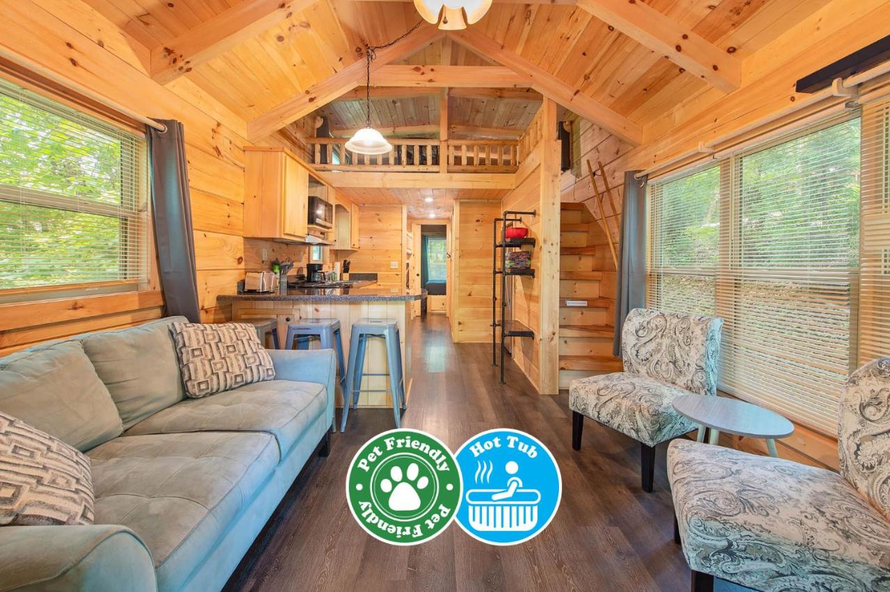 B&B Chattanooga - Eden Cabin Forested Tiny Home On Lookout Mtn - Bed and Breakfast Chattanooga