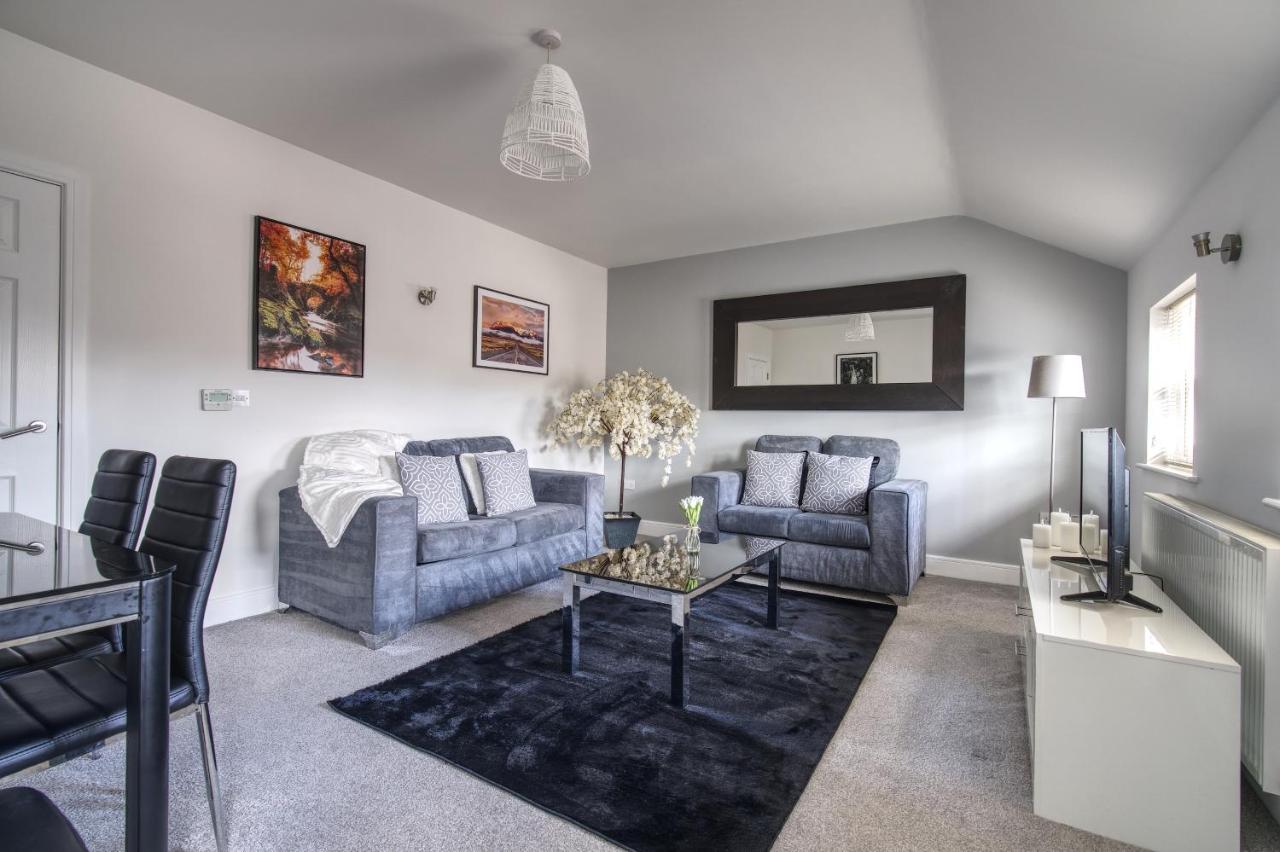 B&B Derby - #St Georges Court by DerBnB, Spacious 2 Bedroom Apartments, Free Parking, WI-FI, Netflix & Within Walking Distance Of The City Centre - Bed and Breakfast Derby