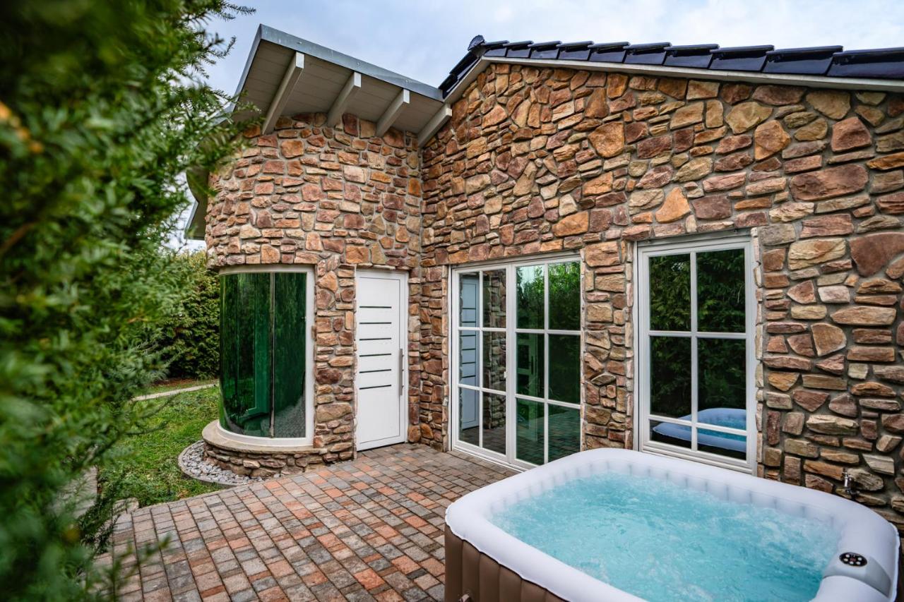 Designhaus - WHIRLPOOL - TERRASSE - GARAGE - 8 PERSONEN - AUFZUG - KÜCHE - FAMILIENFREUNDLICH - WIFI - NETFLIX - B&B Rüdesheim am Rhein