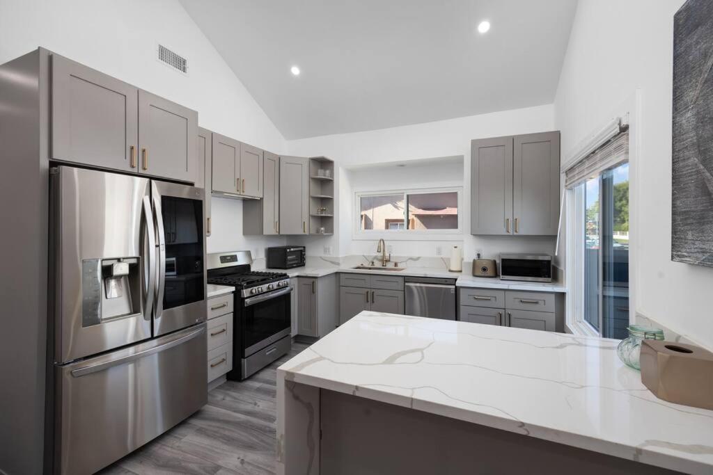 Luxury Home Steps from Sofi Forum YouTube Theater - B&B Inglewood