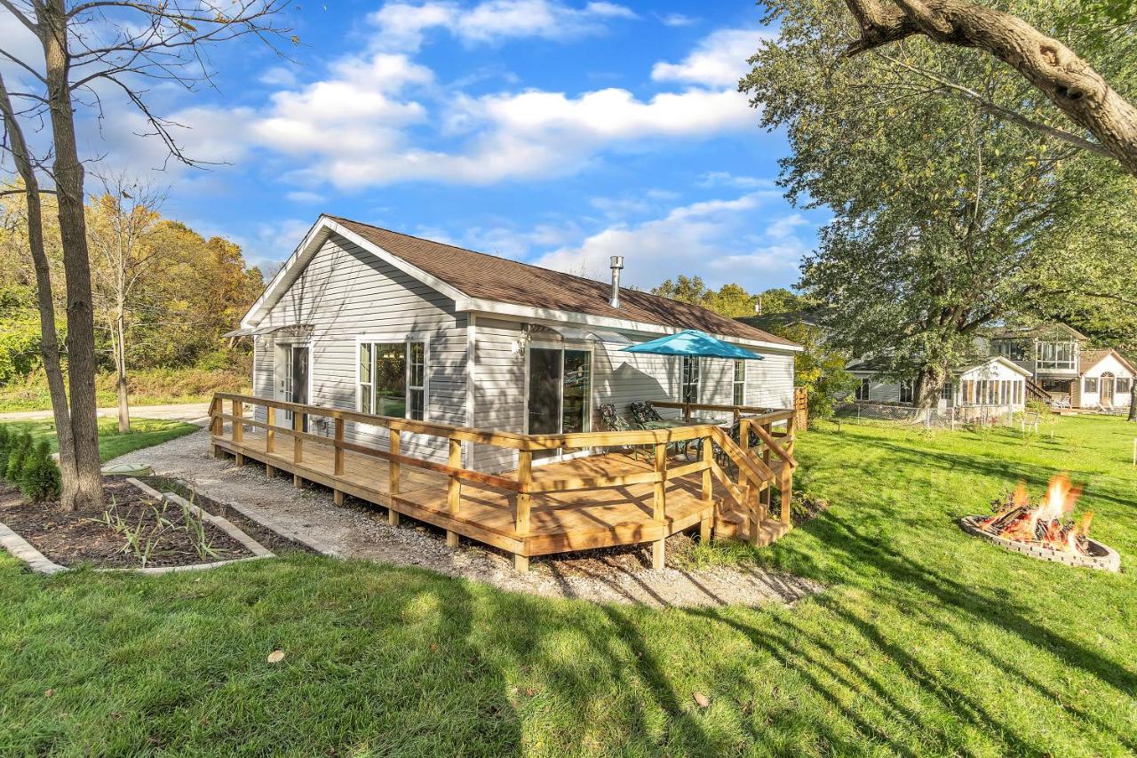 Hidn LakeFront -New Build-Private Beach-Fast WiFi - B&B