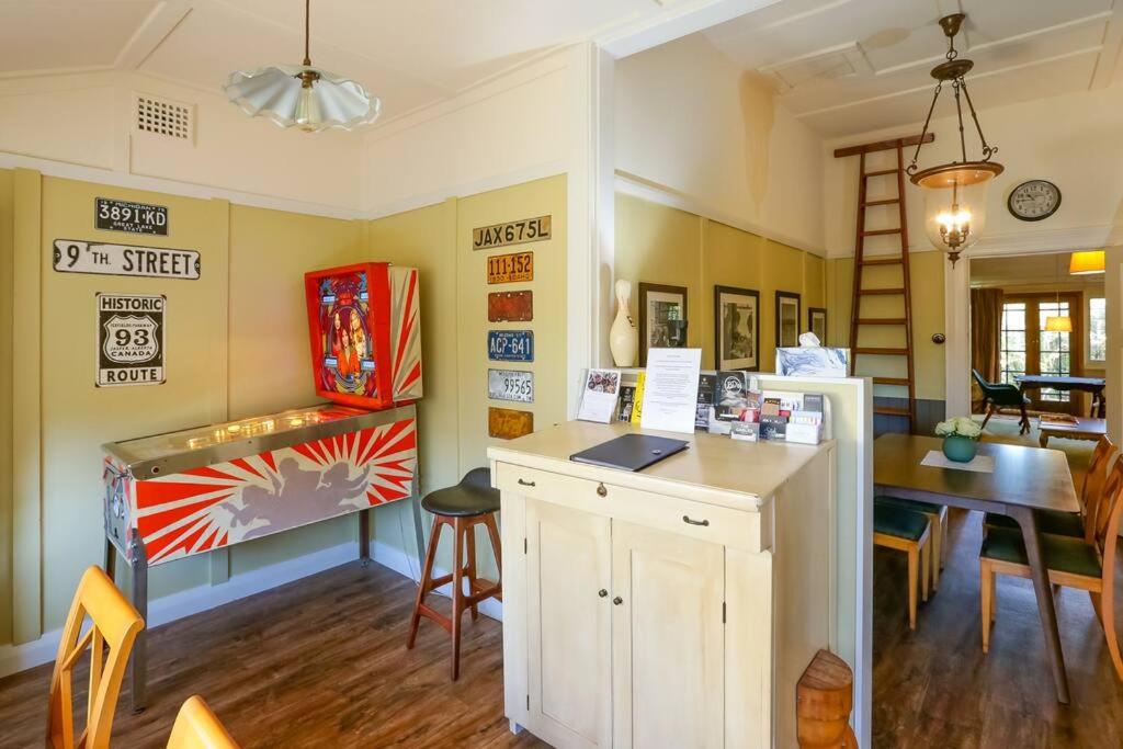 B&B Bowral - The Gables - Circa 1880 - Classic Bowral Property - Bed and Breakfast Bowral