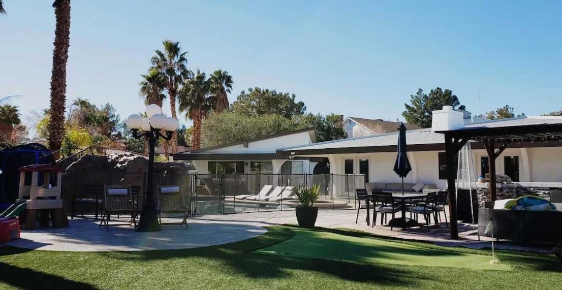 B&B Las Vegas - Luxury Villa, with bonus pool house, Private Pool, Hot tub, rock water fall and slide, putting green, basketball, shuffle board, play gym, privately gated on circular driveway. - Bed and Breakfast Las Vegas