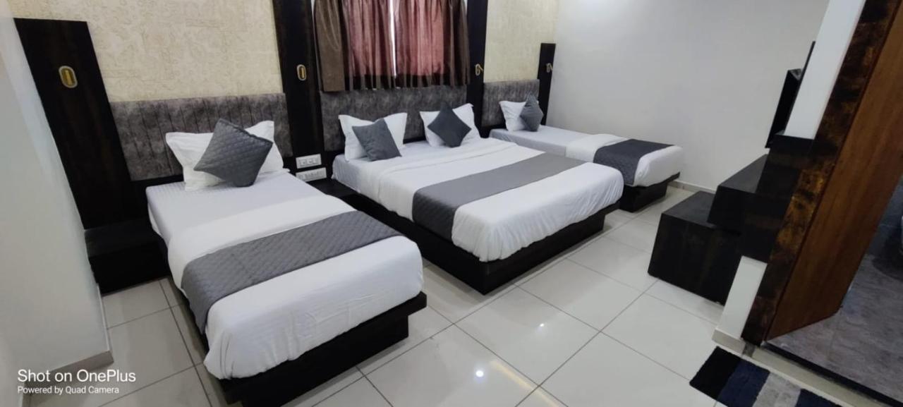 B&B Vadodara - HOTEL AARNA PALACE - Bed and Breakfast Vadodara