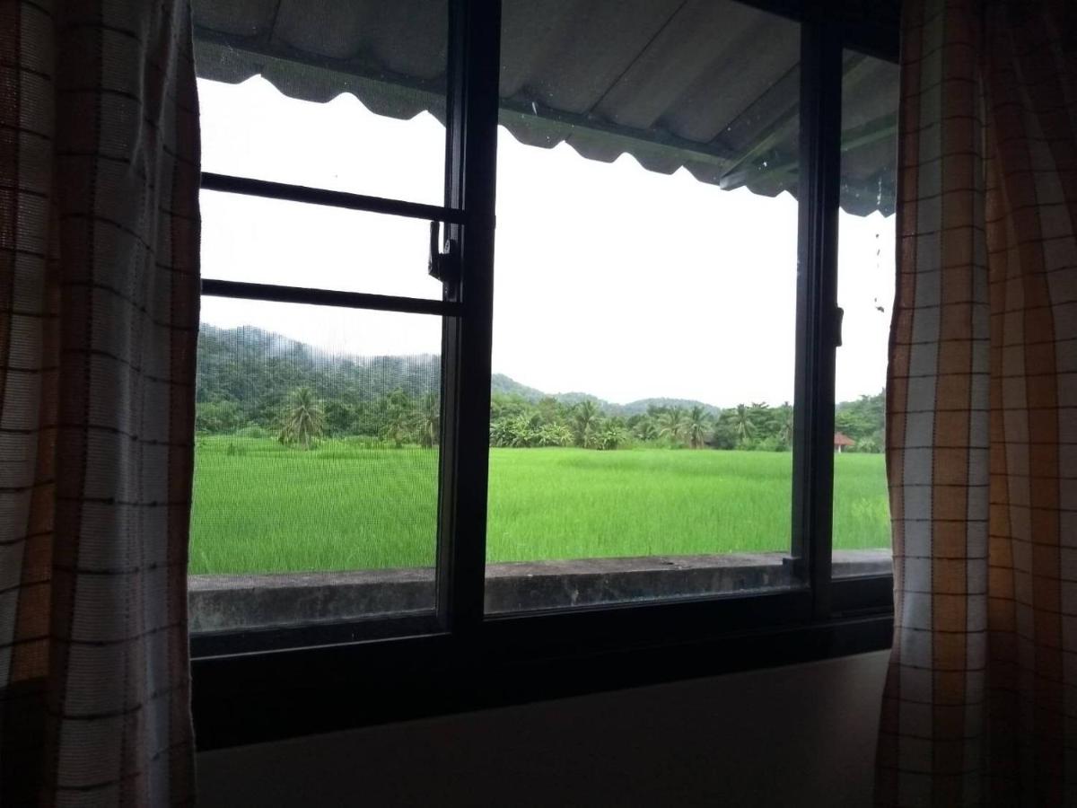 Standard Twin Room with Mountain View
