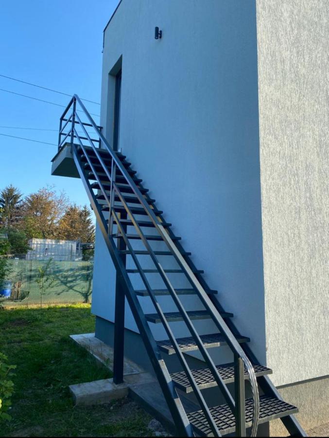 TTT House Pitesti - B&B Piteşti