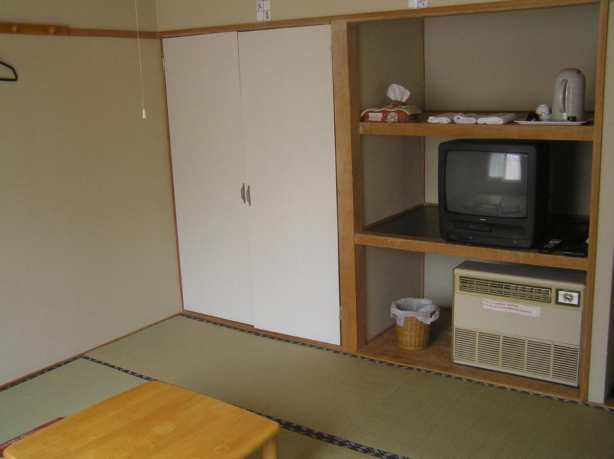 Zimmer im japanischen Stil mit Gemeinschaftsbad