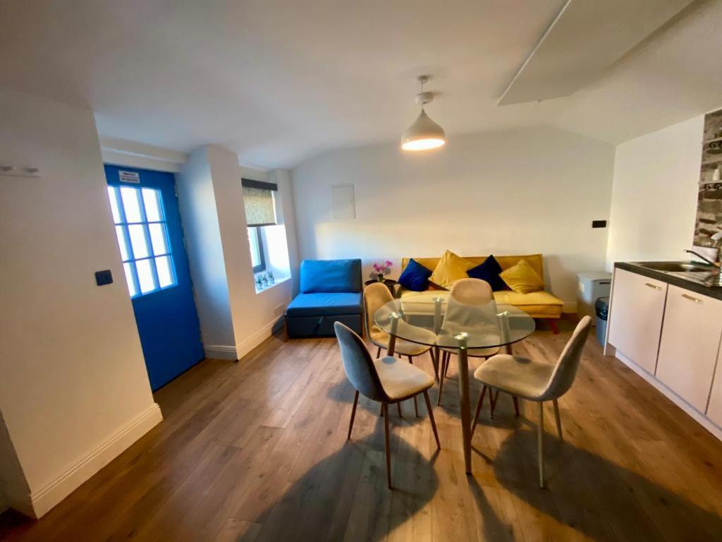 The Roadshed Apartments @ Rohans Farm - Chambres d’hôtes Midleton