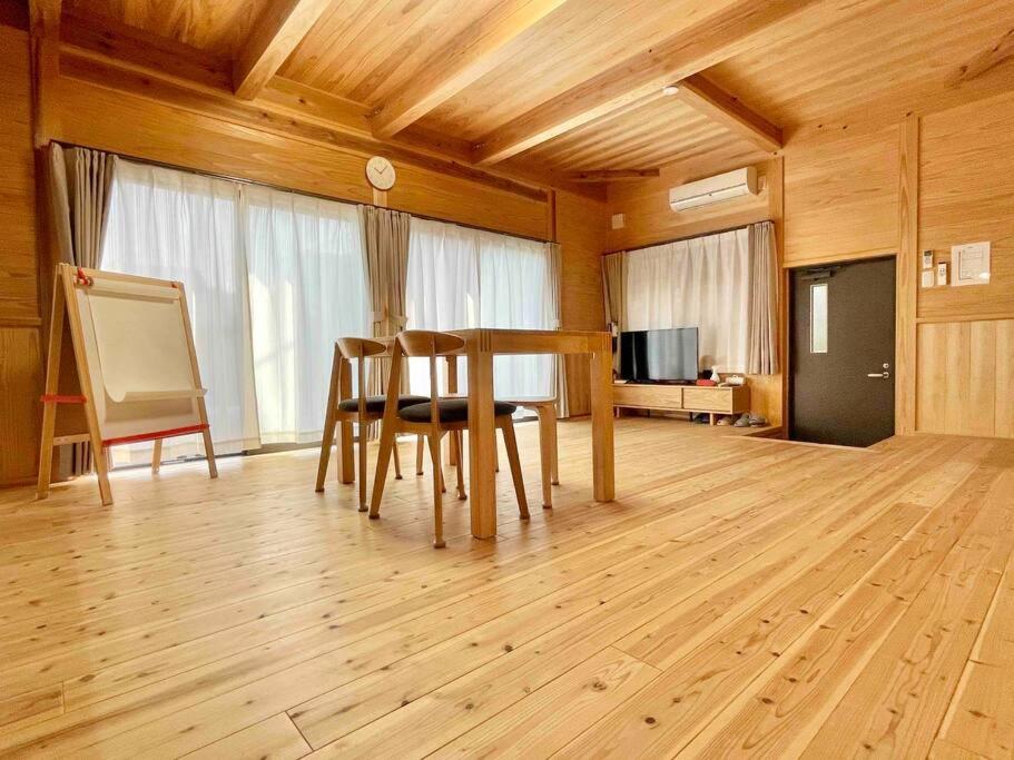 飲食店やスーパーも徒歩圏内！豊かな自然と共存するウッドハウス。 - B&B Nakajima