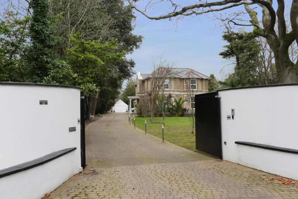 BOURNECOAST: MANOR HOUSE-POOL-SPA-CINEMA ROOM-8399 - B&B
