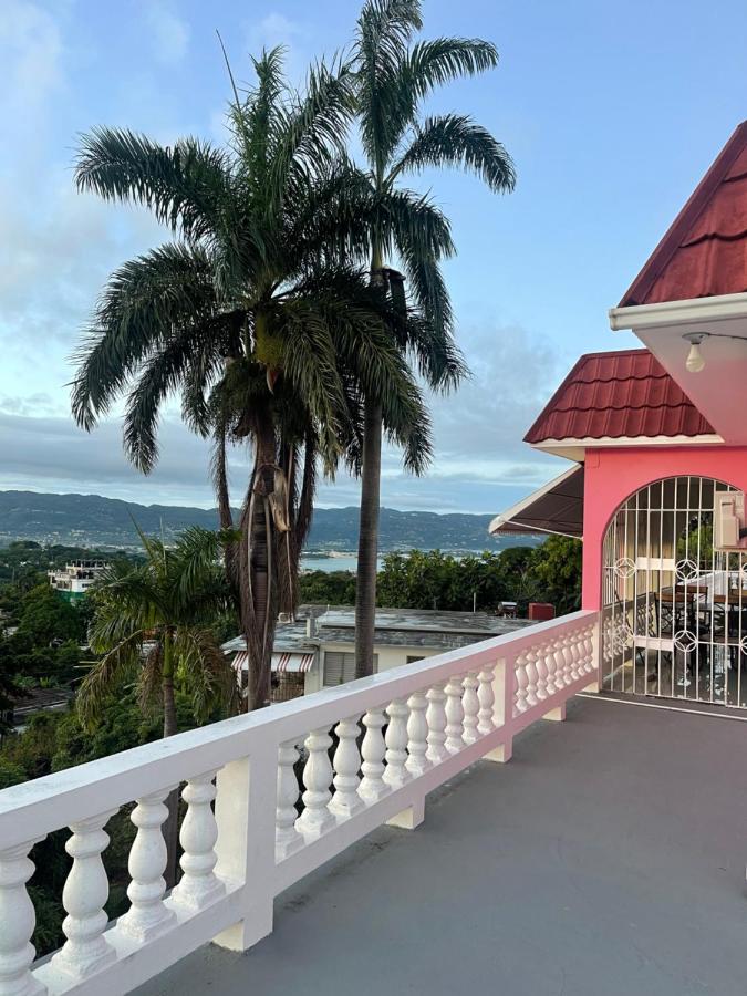 B&B Montego Bay - Three Palm Villa - Bed and Breakfast Montego Bay
