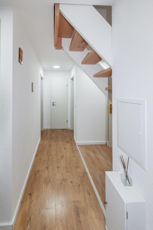 Ferienwohnung "Kapellmeister" mit Klimaanlage in allen 4 Schlafbereichen, großes Wohnzimmer mit Smart TV und Big Sofa - B&B Magdeburg