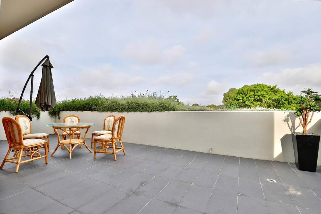 Lumière Sanctuary - Antique Elegance with Parking - B&B Sydney