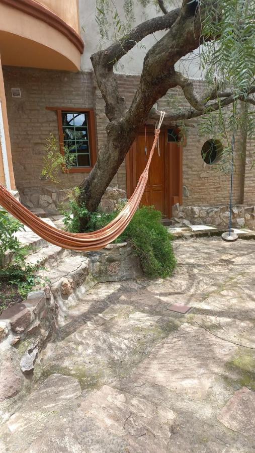 Residencia zona sierras chicas (casa) El talar - Bed and Breakfast