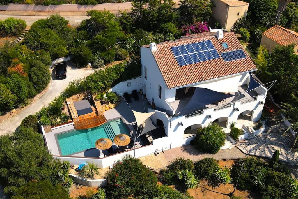 Villa d'architecte, piscine et jacuzzi, à quelques mètres de la plage - B&B